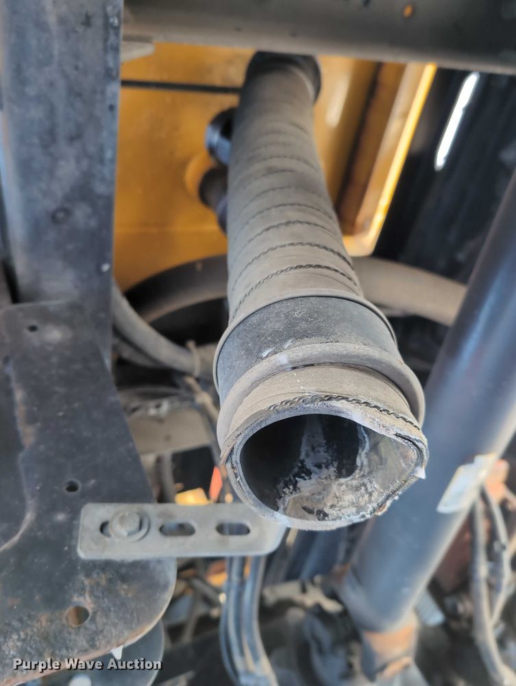 image for item EG2738 2014 Peterbilt 365 sewer jetter truck