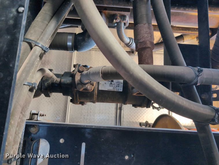 image for item EG2738 2014 Peterbilt 365 sewer jetter truck