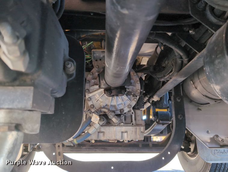 image for item EG2738 2014 Peterbilt 365 sewer jetter truck