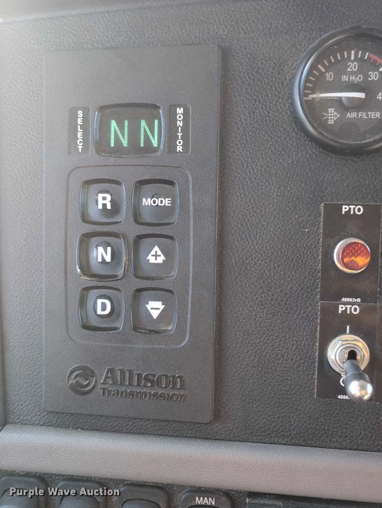 image for item EG2738 2014 Peterbilt 365 sewer jetter truck