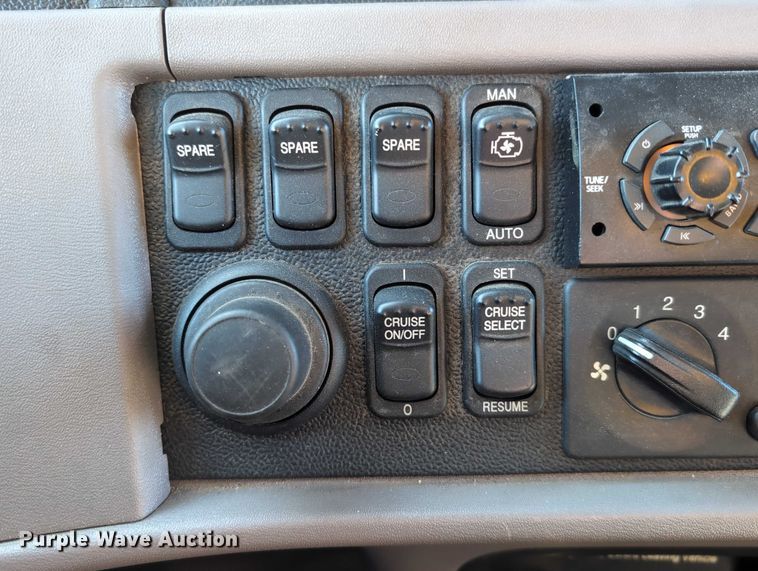 image for item EG2738 2014 Peterbilt 365 sewer jetter truck