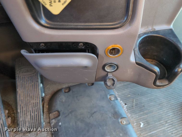 image for item EG2738 2014 Peterbilt 365 sewer jetter truck