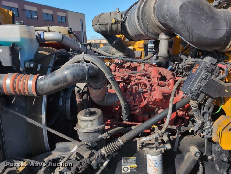 image for item EG2738 2014 Peterbilt 365 sewer jetter truck