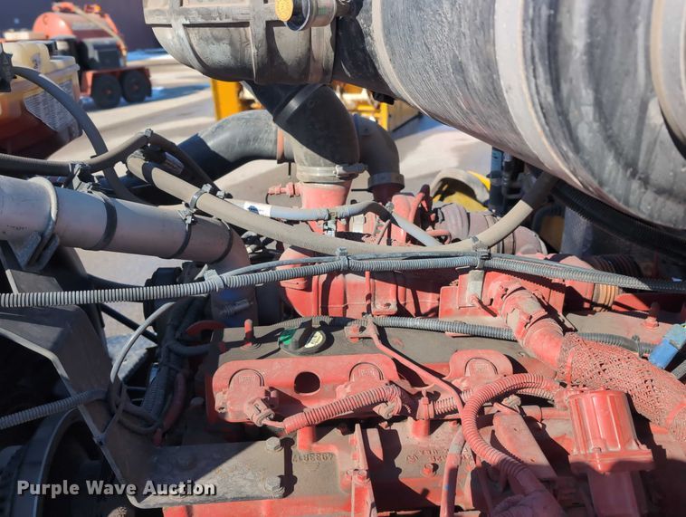 image for item EG2738 2014 Peterbilt 365 sewer jetter truck