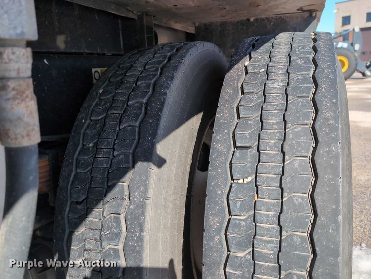 image for item EG2738 2014 Peterbilt 365 sewer jetter truck