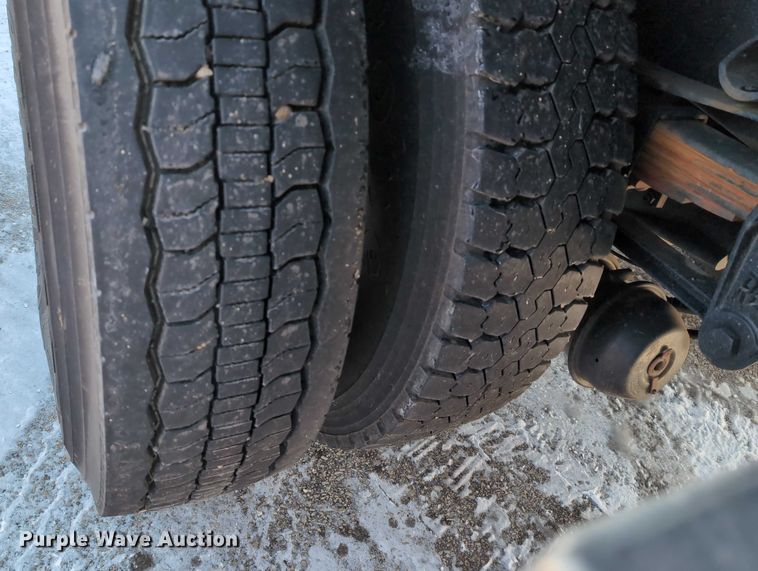 image for item EG2738 2014 Peterbilt 365 sewer jetter truck