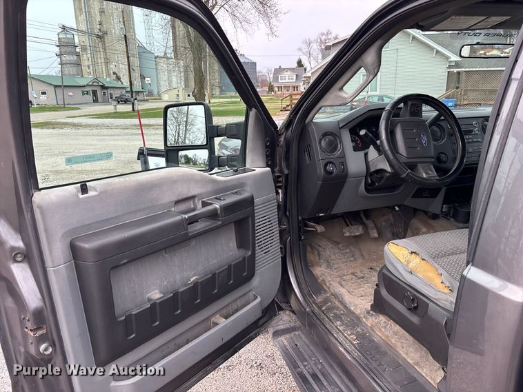 image for item EM5014 2012 Ford F250 Super Duty pickup truck