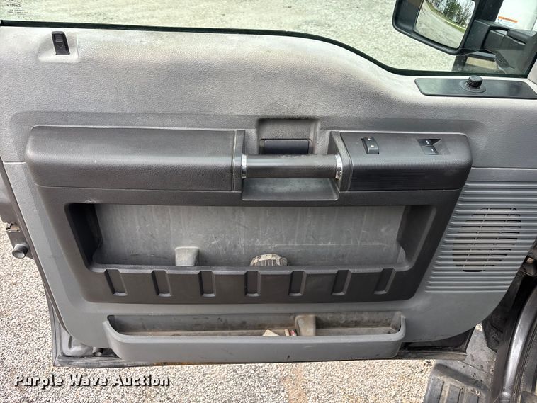 image for item EM5014 2012 Ford F250 Super Duty pickup truck