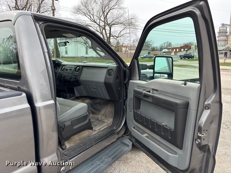 image for item EM5014 2012 Ford F250 Super Duty pickup truck