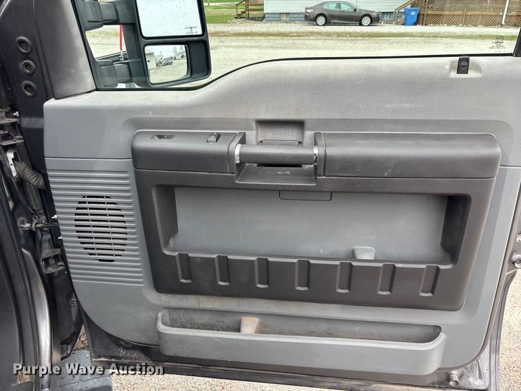 image for item EM5014 2012 Ford F250 Super Duty pickup truck