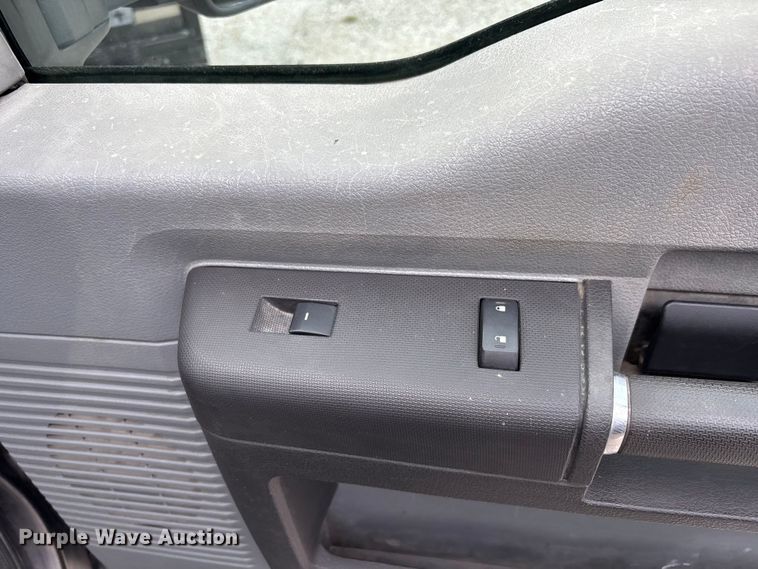 image for item EM5014 2012 Ford F250 Super Duty pickup truck