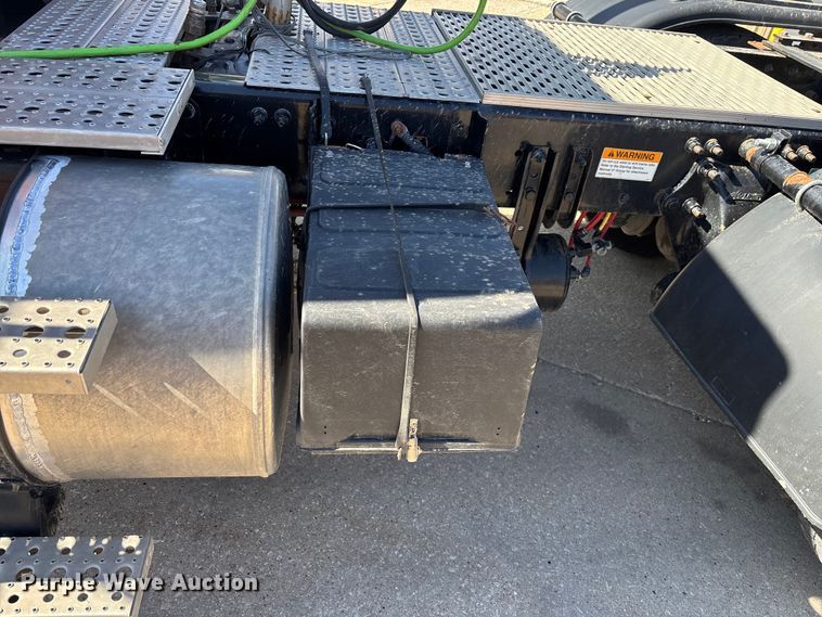 image for item EM5015 2009 Sterling L-Line semi truck