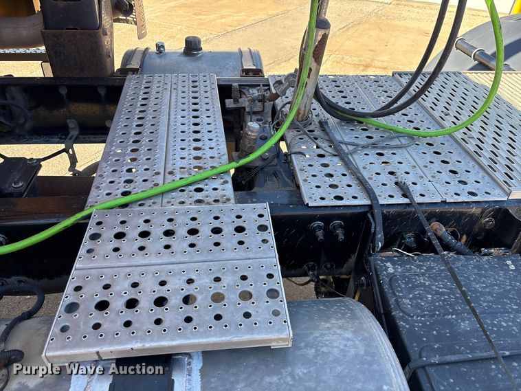 image for item EM5015 2009 Sterling L-Line semi truck