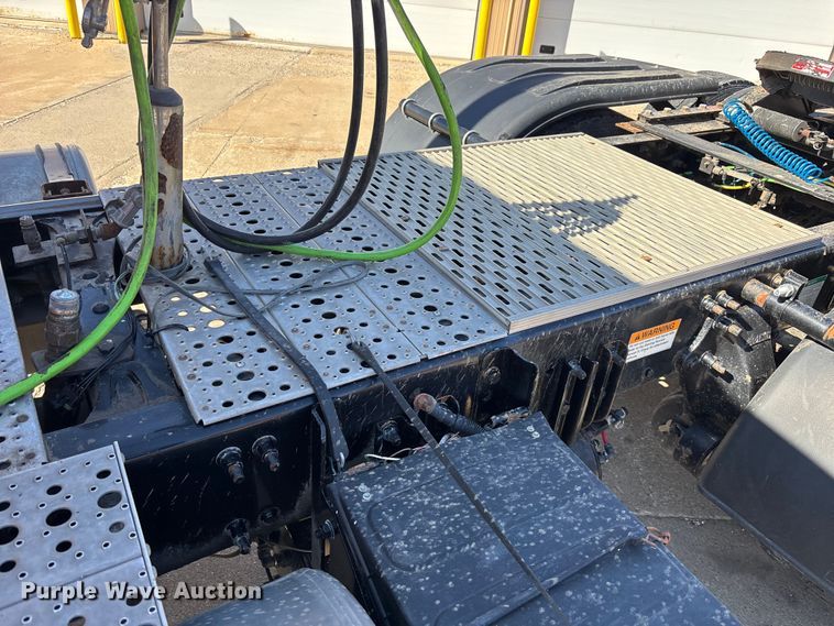 image for item EM5015 2009 Sterling L-Line semi truck