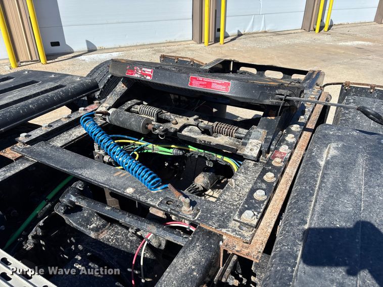 image for item EM5015 2009 Sterling L-Line semi truck