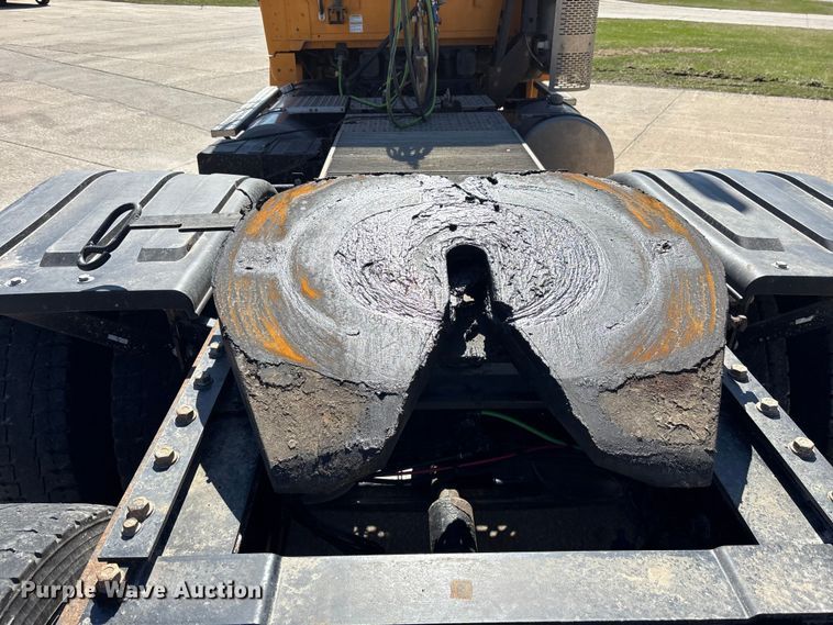 image for item EM5015 2009 Sterling L-Line semi truck