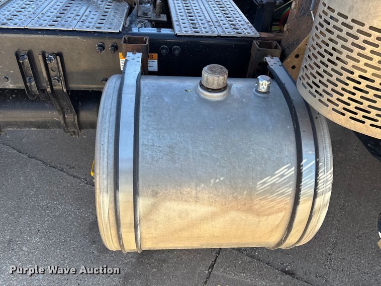 image for item EM5015 2009 Sterling L-Line semi truck