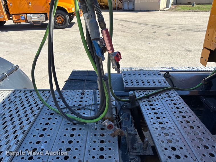 image for item EM5015 2009 Sterling L-Line semi truck