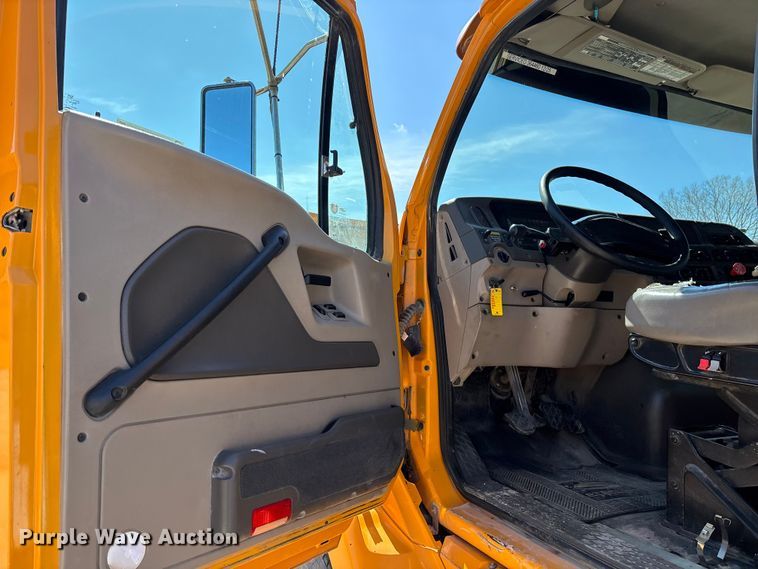 image for item EM5015 2009 Sterling L-Line semi truck