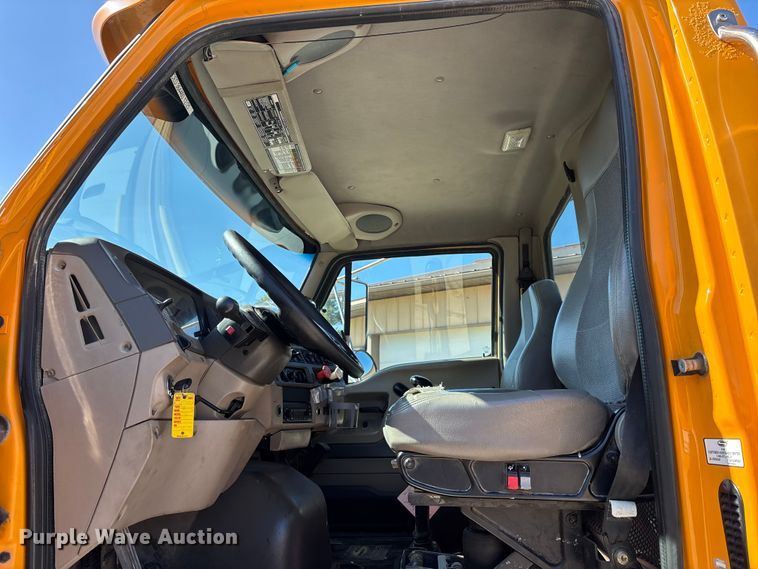 image for item EM5015 2009 Sterling L-Line semi truck