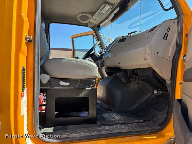 image for item EM5015 2009 Sterling L-Line semi truck