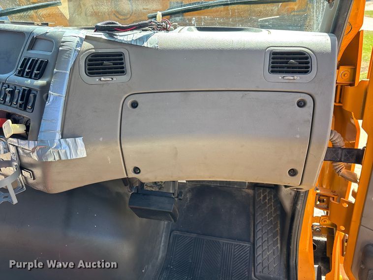 image for item EM5015 2009 Sterling L-Line semi truck