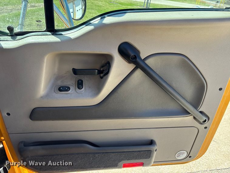 image for item EM5015 2009 Sterling L-Line semi truck