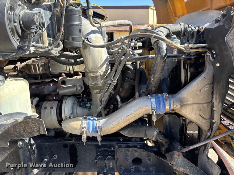 image for item EM5015 2009 Sterling L-Line semi truck