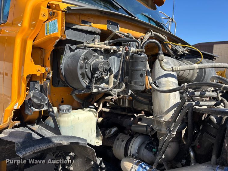 image for item EM5015 2009 Sterling L-Line semi truck