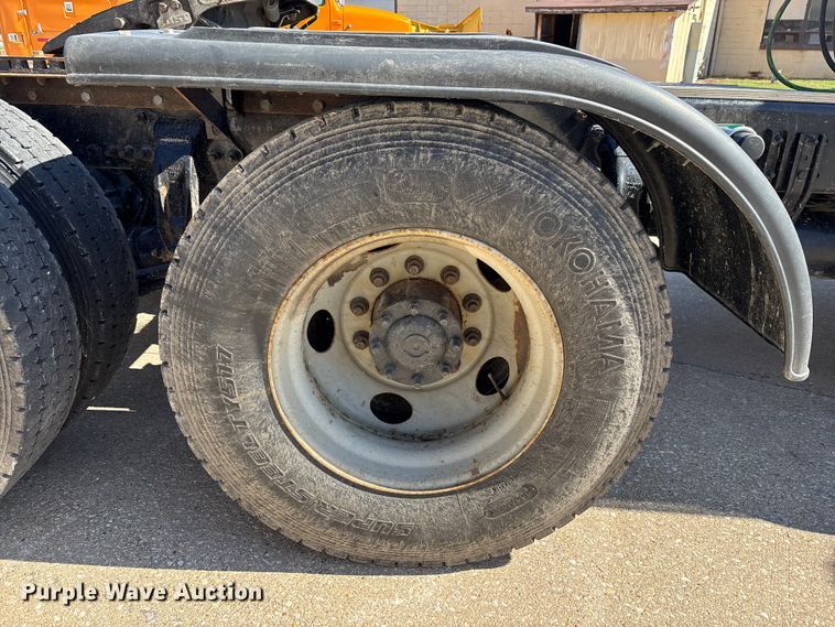 image for item EM5015 2009 Sterling L-Line semi truck