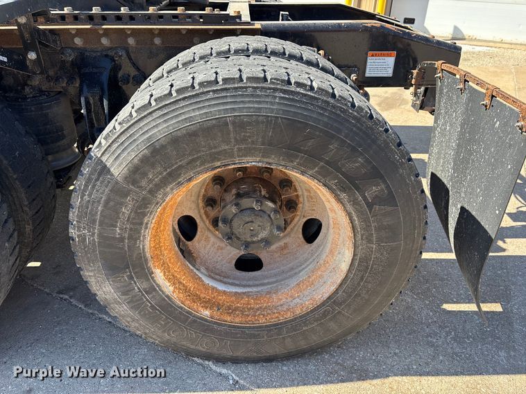 image for item EM5015 2009 Sterling L-Line semi truck