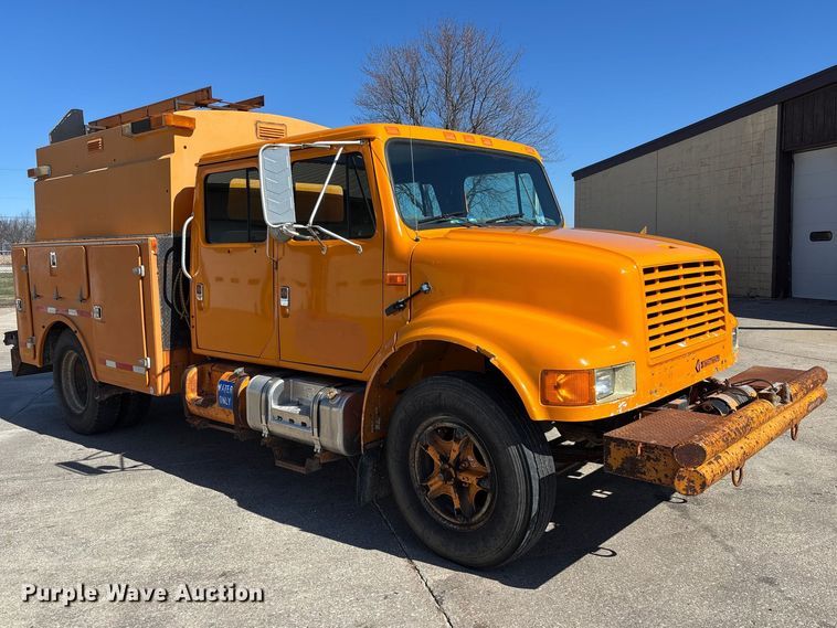 image for item EM5019 1990 International 4700 Crew Cab utility / service truck