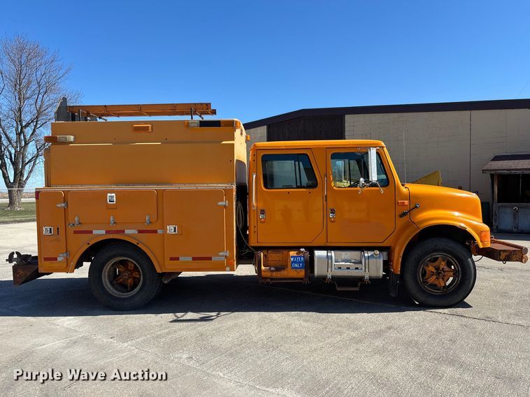 image for item EM5019 1990 International 4700 Crew Cab utility / service truck