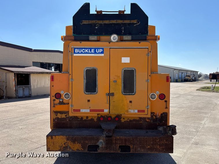 image for item EM5019 1990 International 4700 Crew Cab utility / service truck