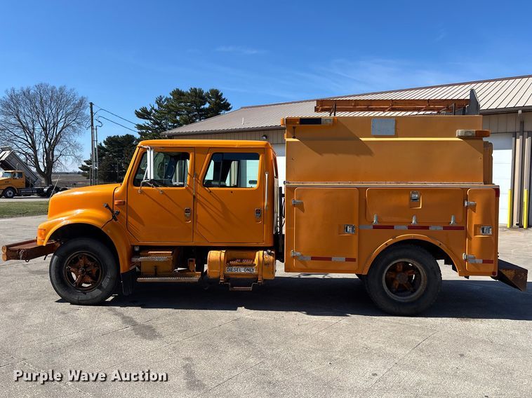 image for item EM5019 1990 International 4700 Crew Cab utility / service truck