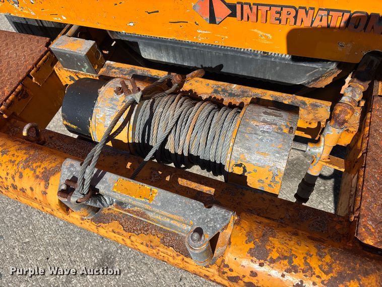 image for item EM5019 1990 International 4700 Crew Cab utility / service truck