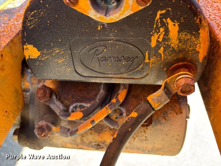 image for item EM5019 1990 International 4700 Crew Cab utility / service truck