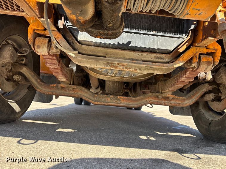 image for item EM5019 1990 International 4700 Crew Cab utility / service truck