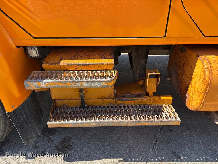 image for item EM5019 1990 International 4700 Crew Cab utility / service truck