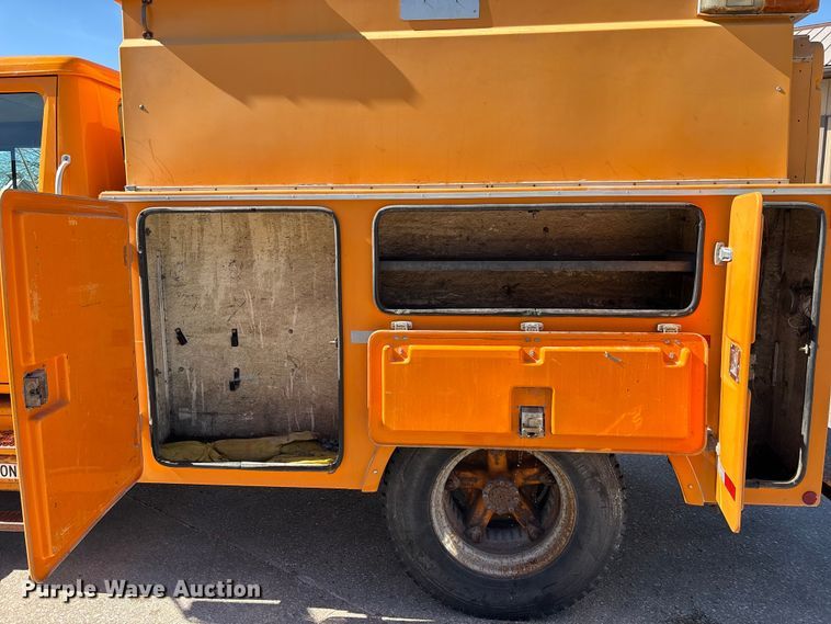 image for item EM5019 1990 International 4700 Crew Cab utility / service truck