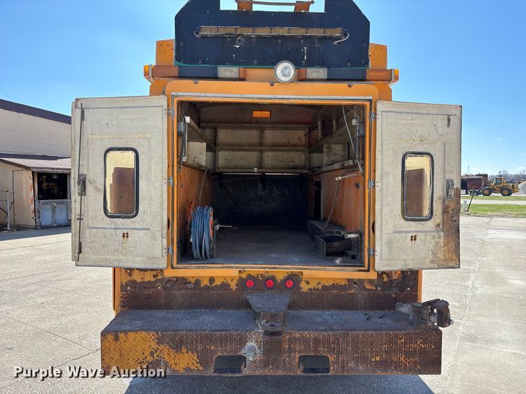 image for item EM5019 1990 International 4700 Crew Cab utility / service truck