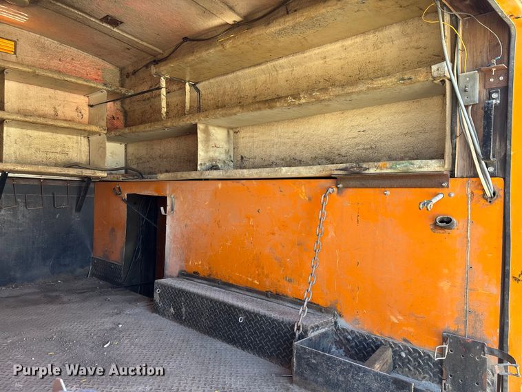 image for item EM5019 1990 International 4700 Crew Cab utility / service truck