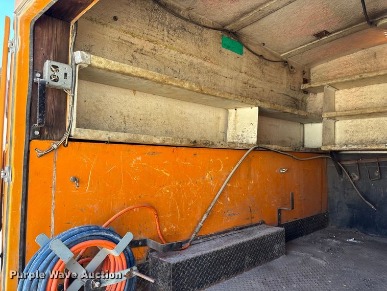 image for item EM5019 1990 International 4700 Crew Cab utility / service truck