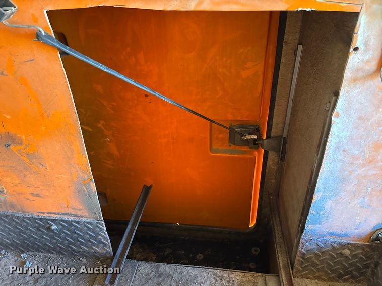 image for item EM5019 1990 International 4700 Crew Cab utility / service truck