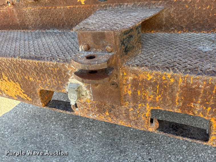 image for item EM5019 1990 International 4700 Crew Cab utility / service truck