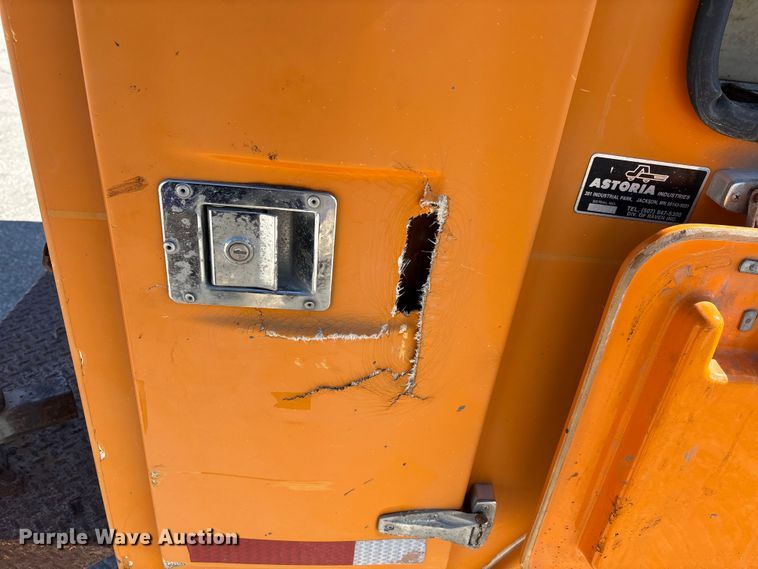 image for item EM5019 1990 International 4700 Crew Cab utility / service truck