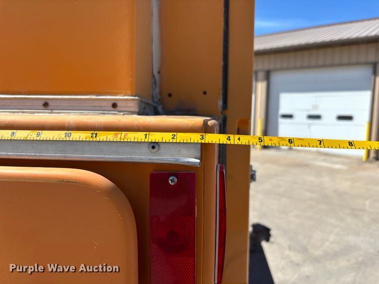 image for item EM5019 1990 International 4700 Crew Cab utility / service truck