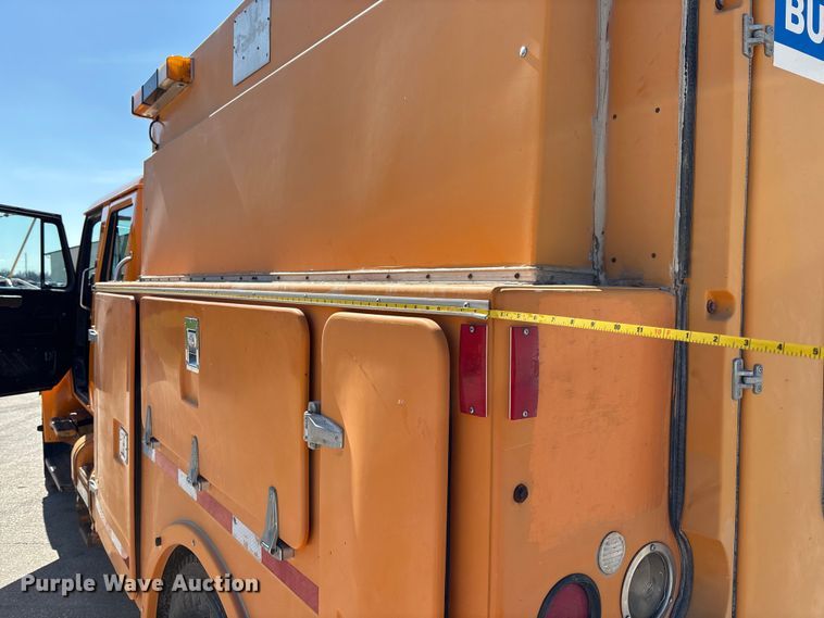 image for item EM5019 1990 International 4700 Crew Cab utility / service truck