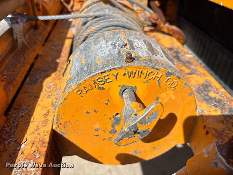 image for item EM5019 1990 International 4700 Crew Cab utility / service truck