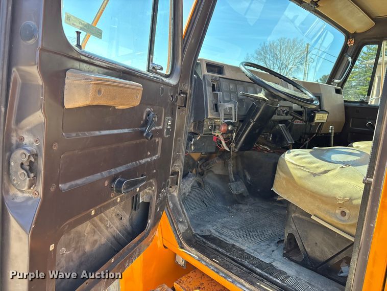 image for item EM5019 1990 International 4700 Crew Cab utility / service truck